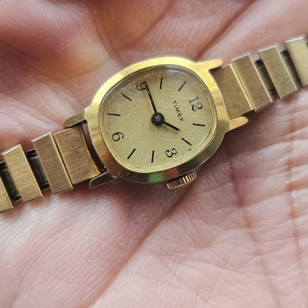 Vintage Hand Winding Wristwatch Timex Analog Manual Gold Tone Watch